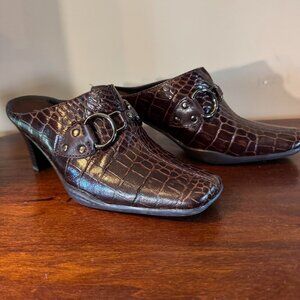 AEROSOLES Women's 6M Cinch Worm Upper Leather Heels slip on Mule shoes